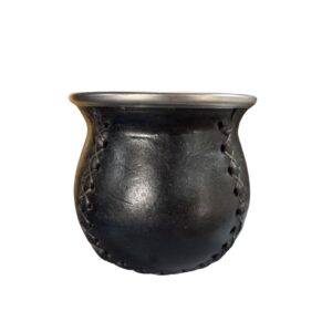 Mate de cerámica forrado en cuero con costuras